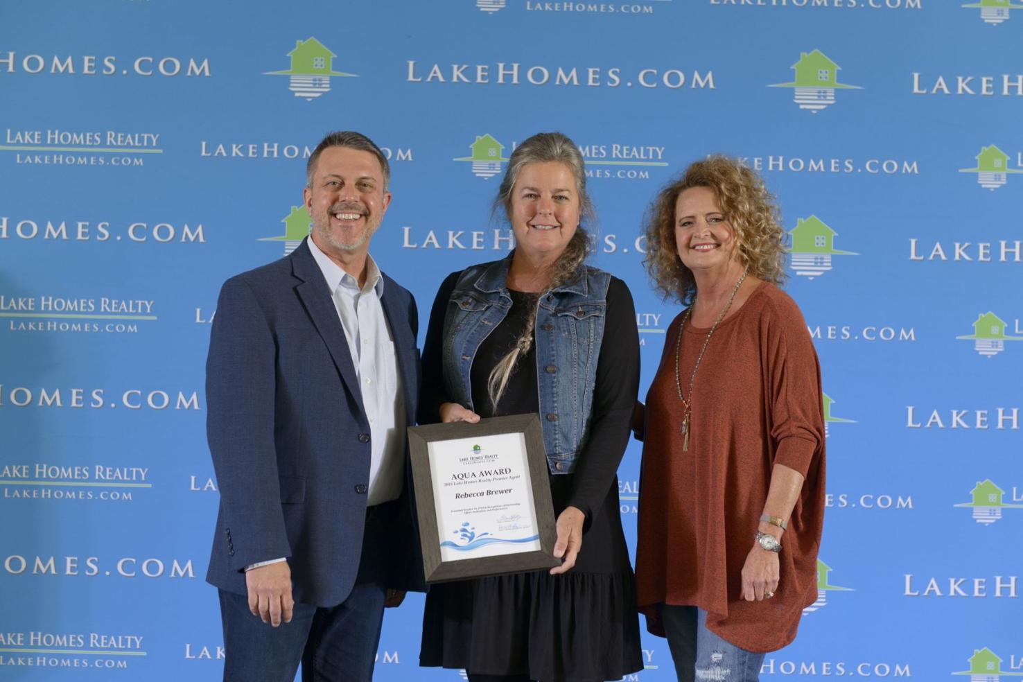 Rebecca Brewer receives Aqua Award