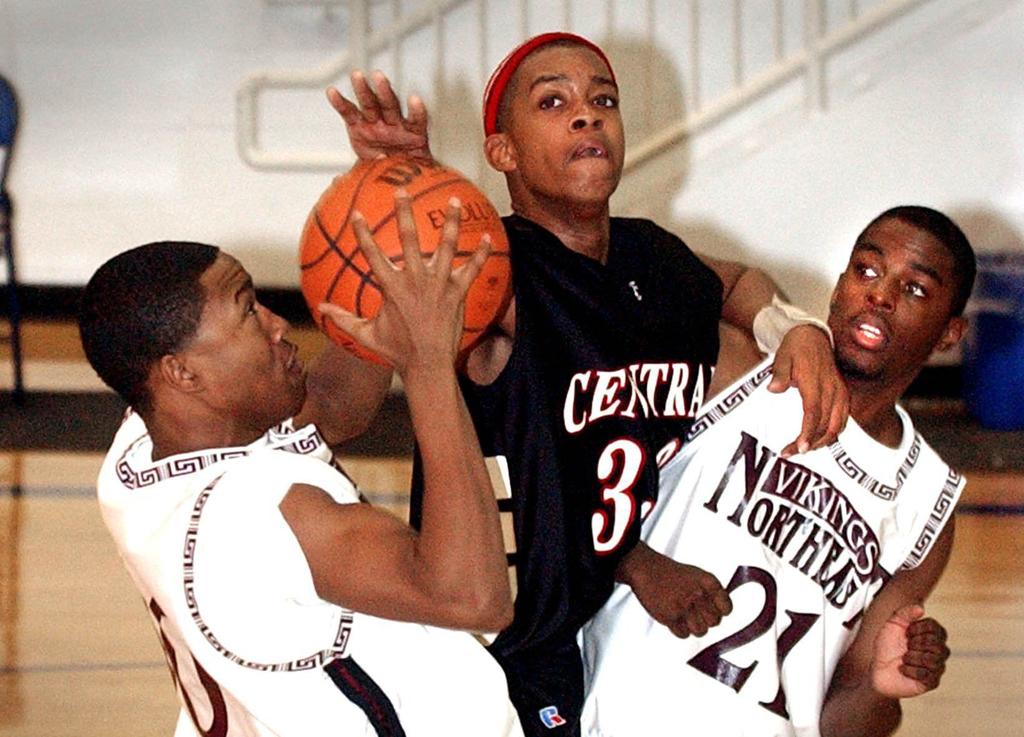 High School Boys Basketball Aaron Daniels Returns To Alma Mater