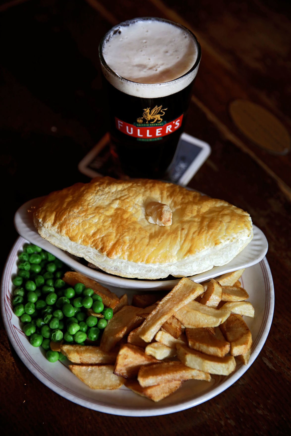 Review White Lion celebrates 20th anniversary, innkeeper honor