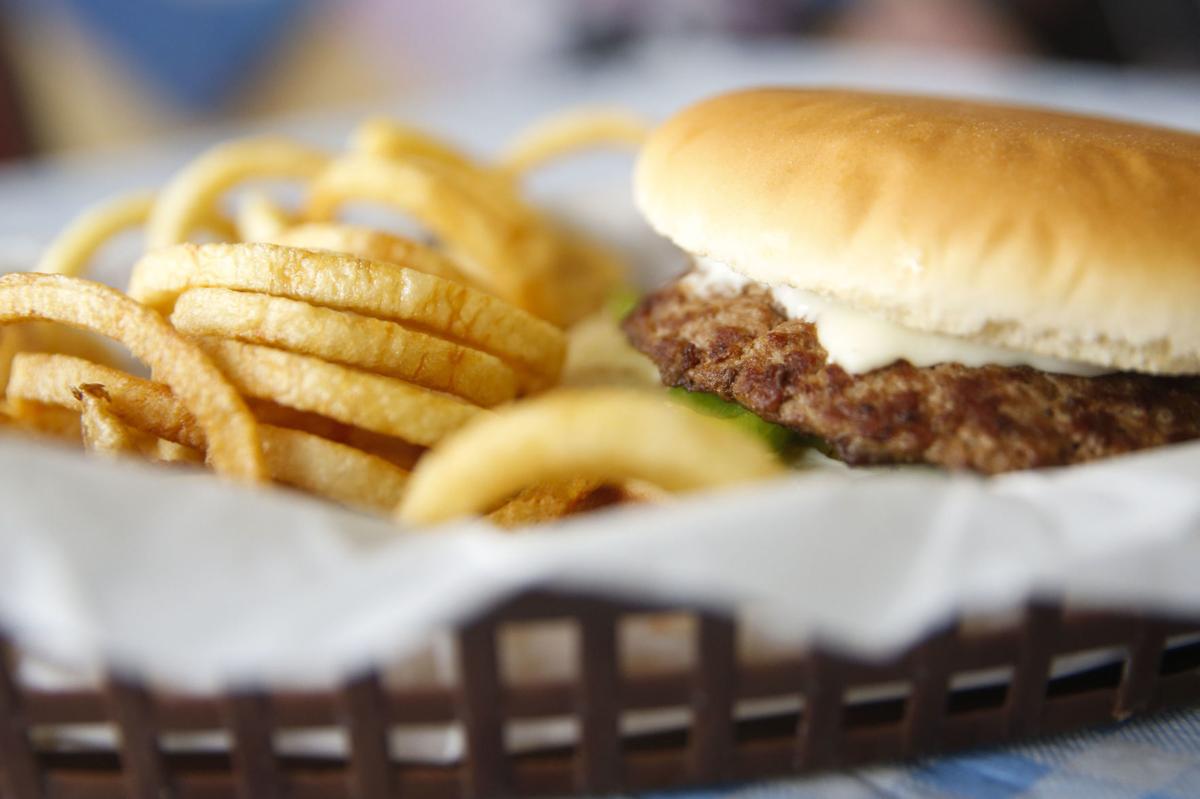 Review Burger in Paradise sailing along after 18 years in south Tulsa
