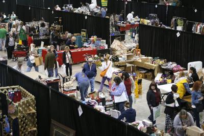 Sellers Set Up Friday For Saturday S Ultimate Garage Sale