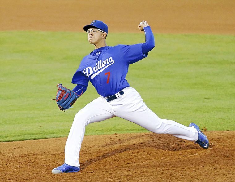 Julio Urias throws to hitters, on track to rejoin Dodgers