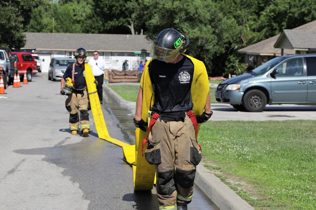 Five Hospitalized Including Firefighter Ong Workers With Injuries After Gas Break And Fire In West Tulsa Latest Headlines Tulsaworld Com