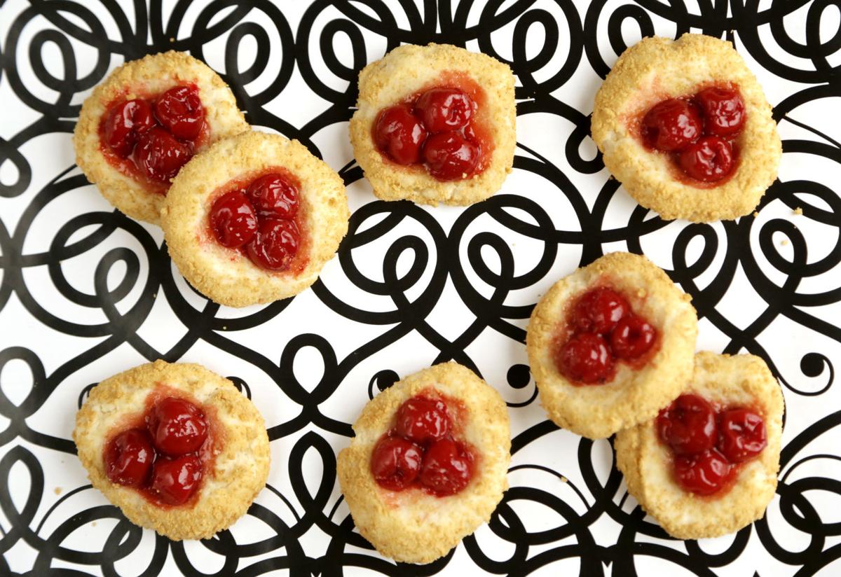 Writing on cookies with your phone – Very Cherry Cakes