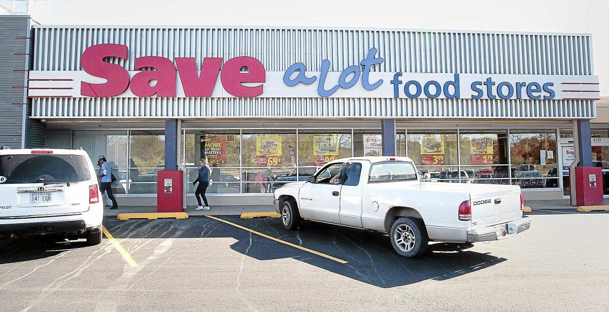 SaveALot, city officials celebrate opening of Crystal City store