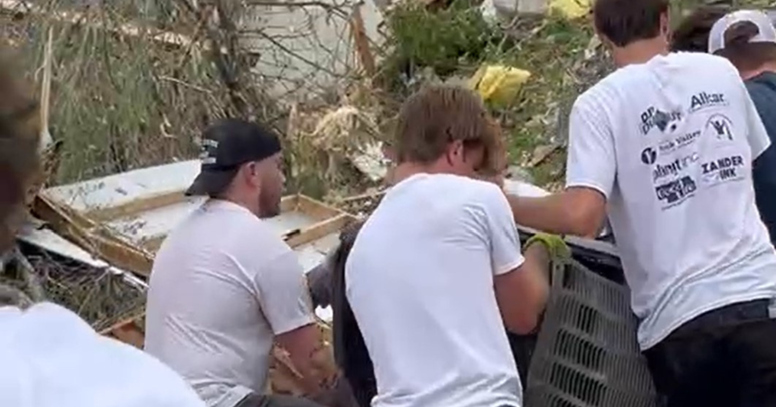 Zach Bryan joins cleanup effort after Nebraska tornadoes - Vimarsana News
