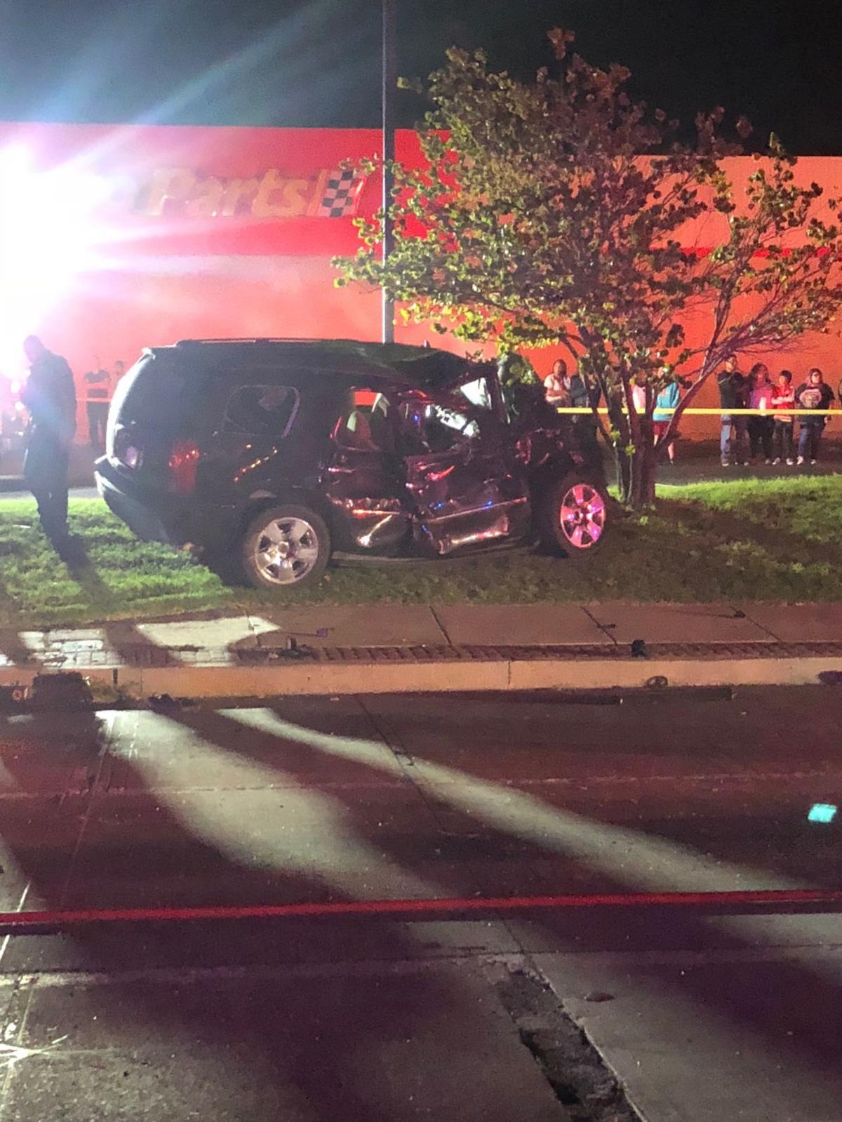 Tulsa officer sees crash, risks his safety to stay with young mom