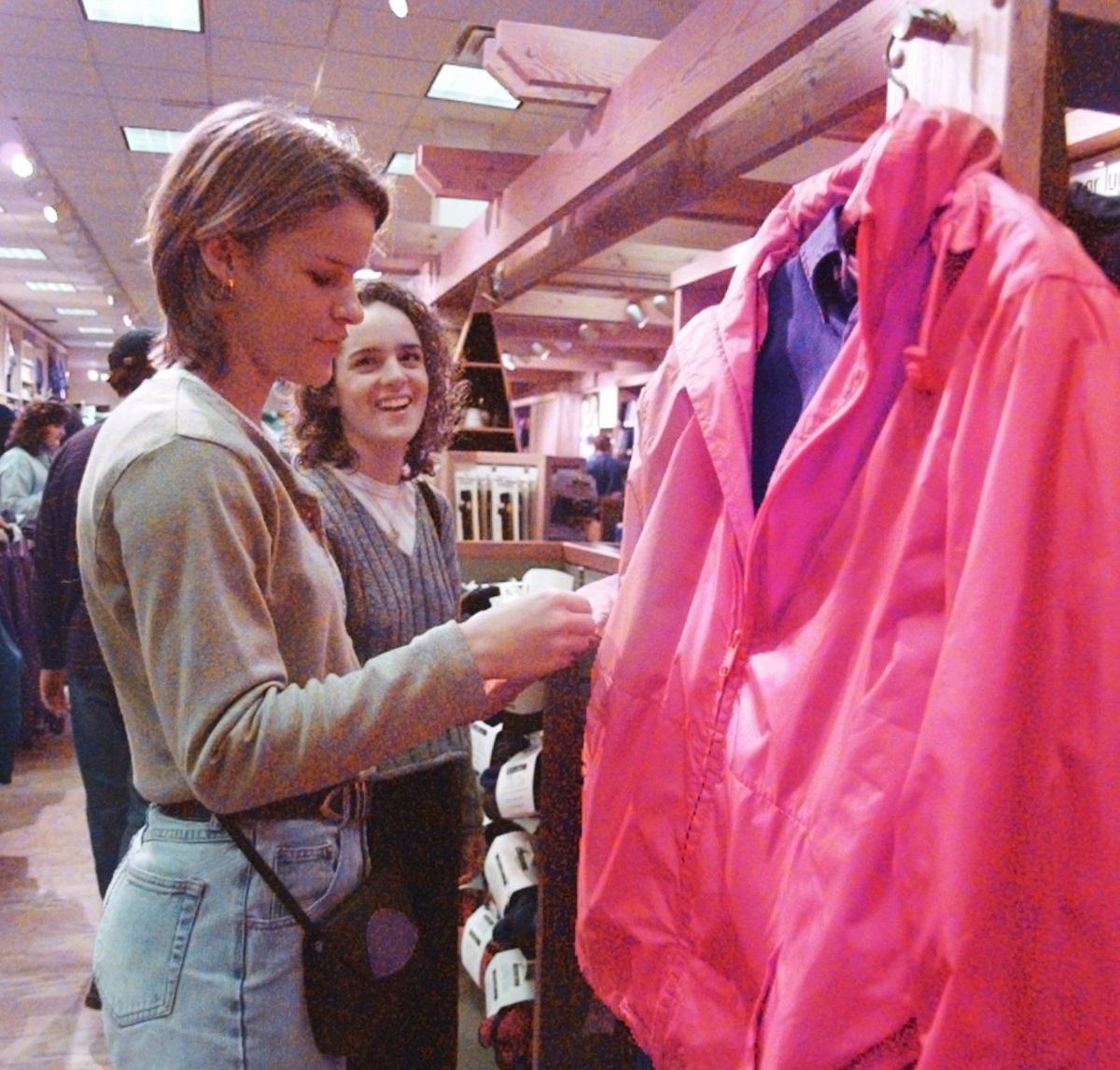 Woodland Hills Mall Lands Global Fashion Retailer H M Business