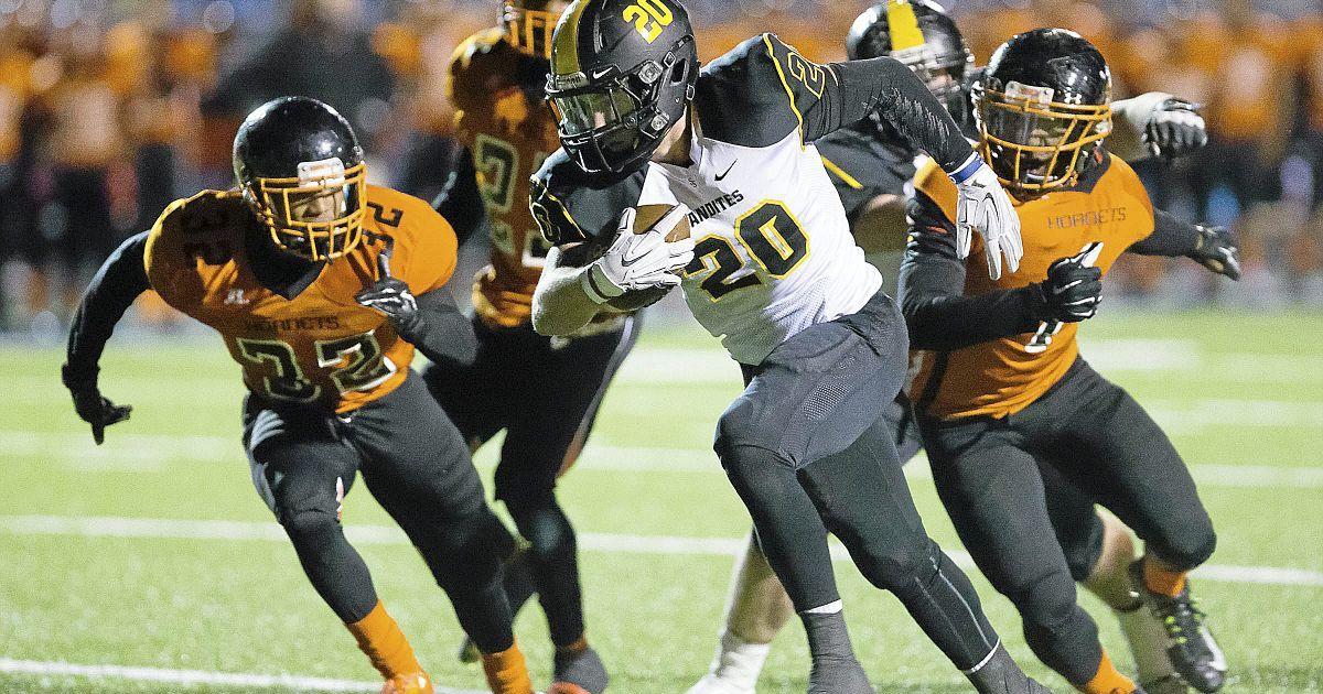 Sandite Sign Sandites sign 4 to play college football