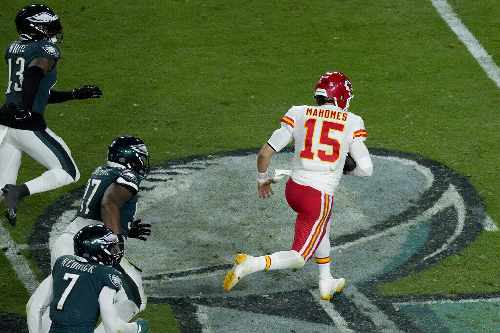 Super Bowl 57: Chiefs beat Eagles 38-35 in Arizona for NFL supremacy