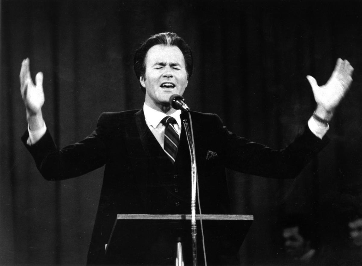 On his 100th birthday, here are 21 photos of the life and times of Oral ...