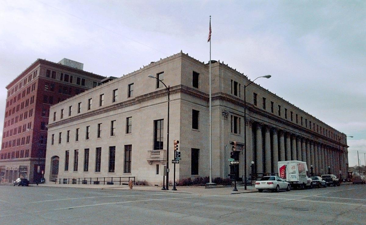 Fed building turns 100 Longtime court reporter looks back on time