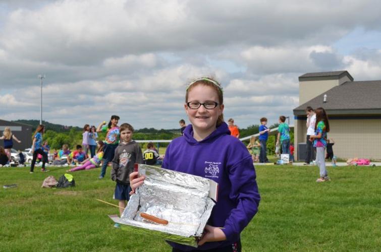 Glenpool students celebrate end of school with solar cook-off