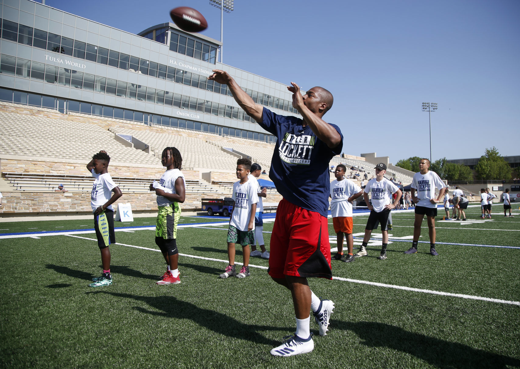 Family ties flow through Tyler Lockett s youth camp in Tulsa