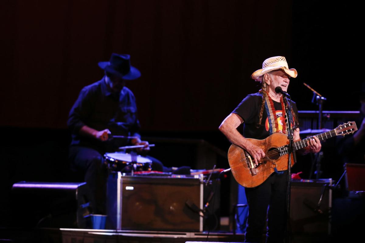 Review Alison Krauss Willie Nelson Team Up To Give Bok Center Change Of Pace Music Tulsaworld Com