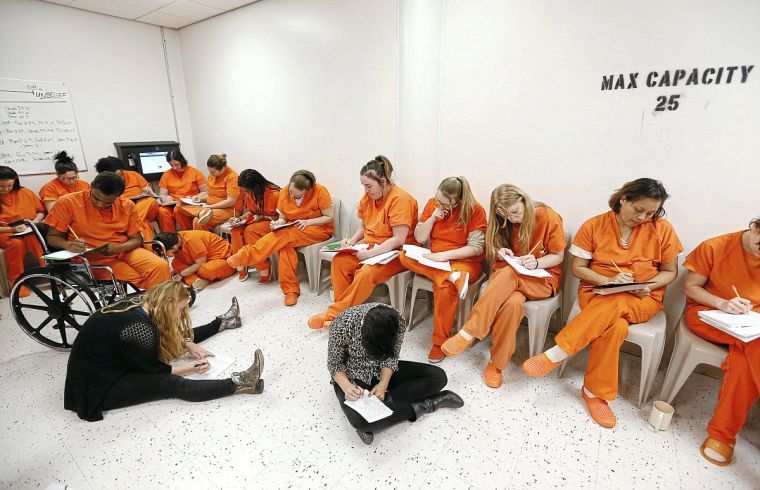 Female inmates at the Tulsa jail take part in a Poetic Justice program ...