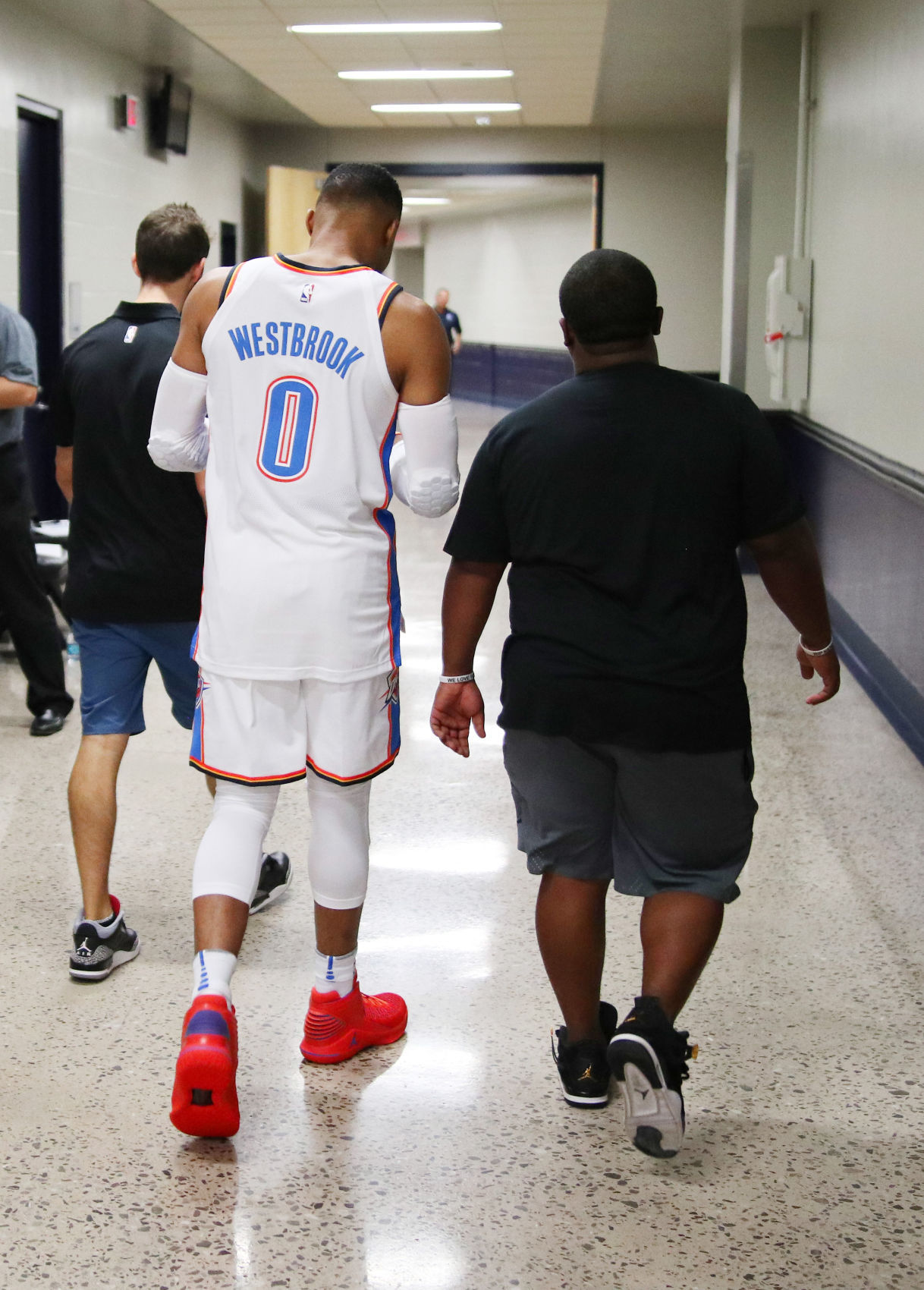 Russell westbrook jersey outlet and shorts