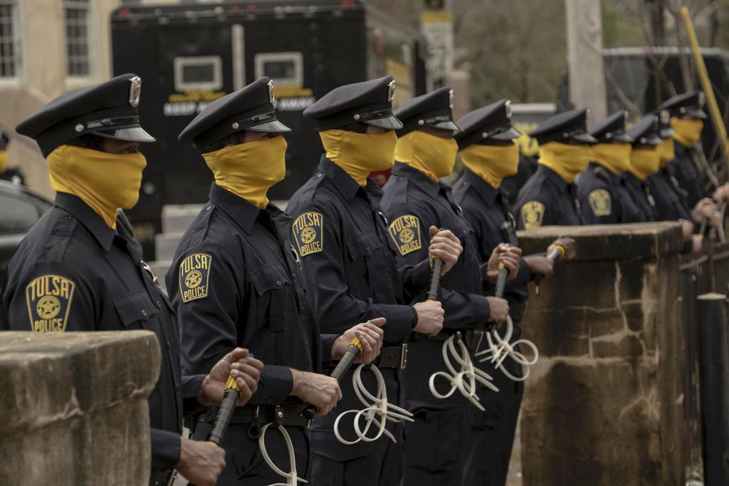 Watchmen Recap Episode Two Shows How Deep The Racist Roots Go In
