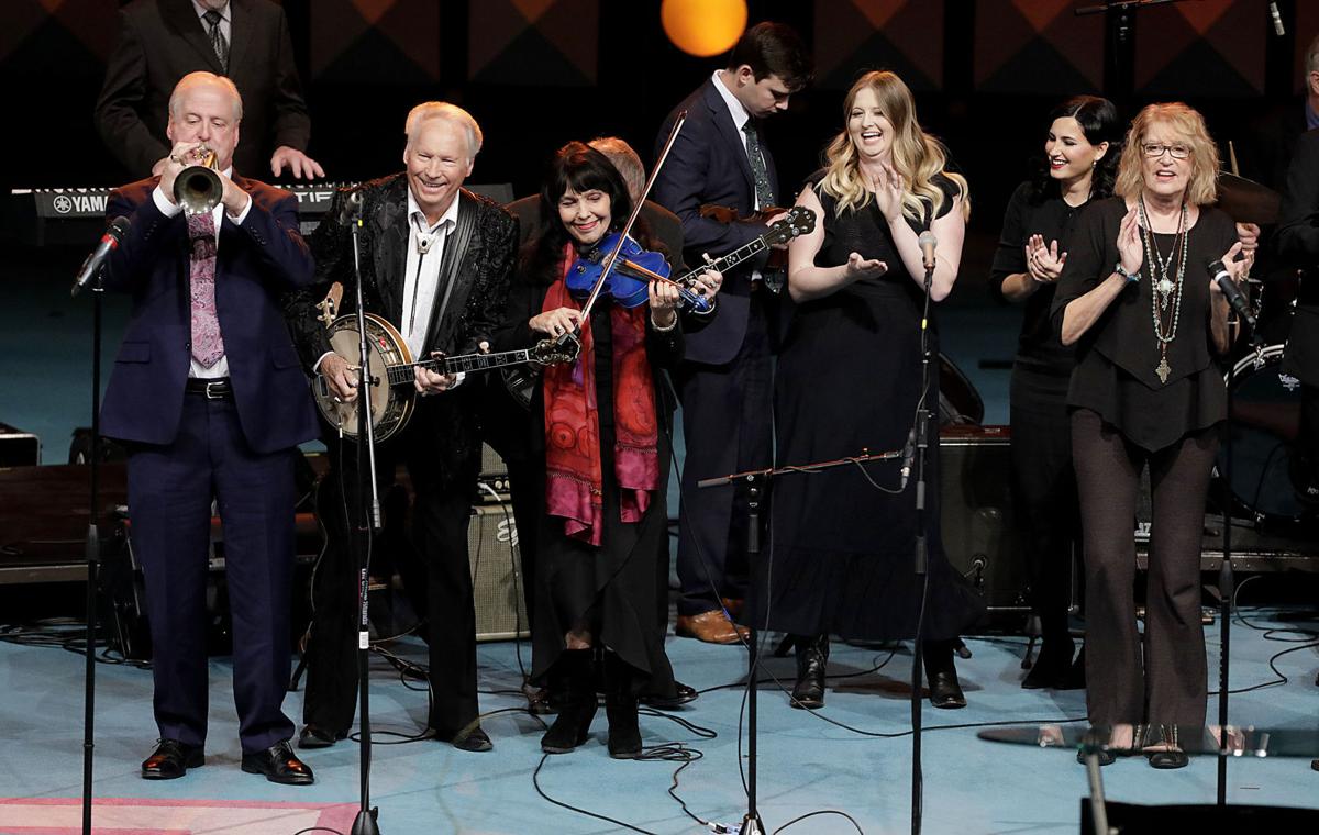 He Will Be Remembered Forever Roy Clark S Life Celebrated At Memorial Service In Broken Arrow Music Tulsaworld Com