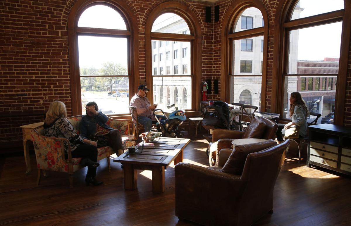 Review Diners stampede to Pioneer Woman Mercantile in Pawhuska