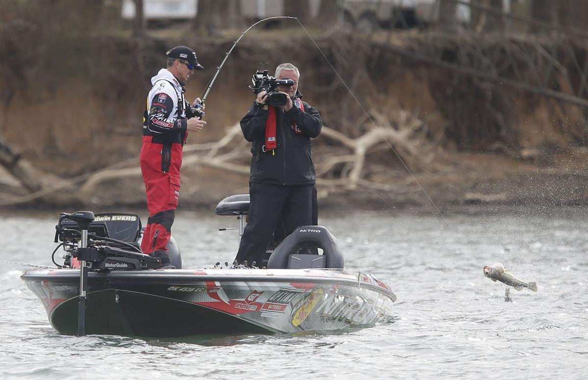 Bassmaster Classic: Talala's Edwin Evers dominates final day, wins his