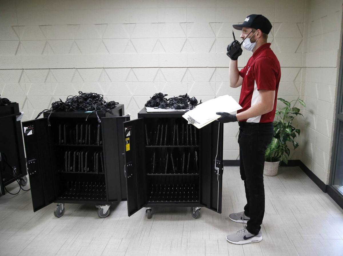 Tulsa Janitors A Main Line Of Defense Face Uncertain Future As Coronovirus Impacts Local Economy Local News Tulsaworld Com