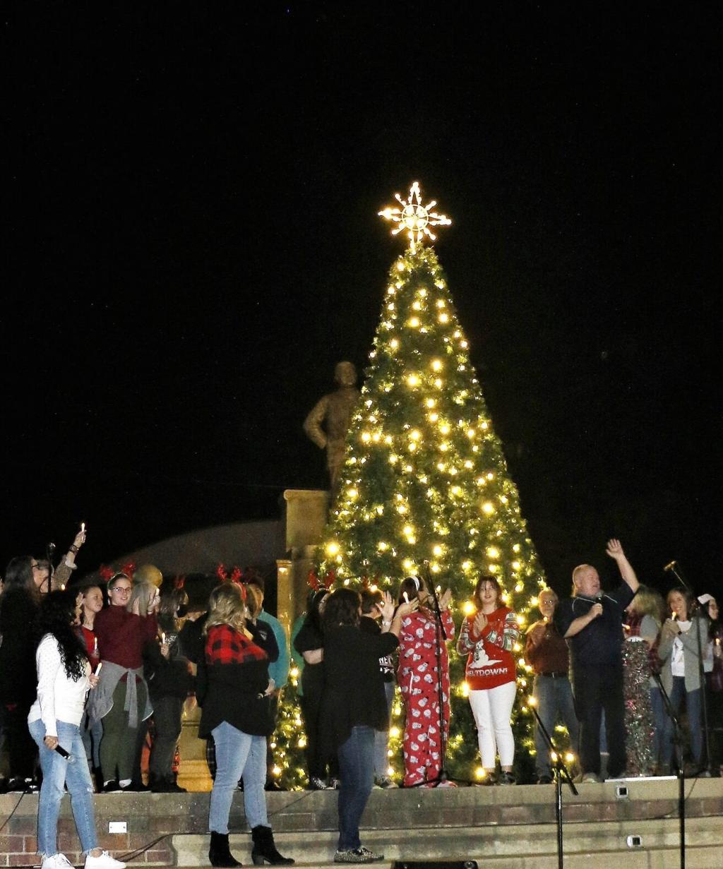 Fairfield Christmas Tree Lighting Ca 2022 Photos: Sand Springs Tree-Lighting And Christmas Carol Sing-Along | News |  Tulsaworld.com