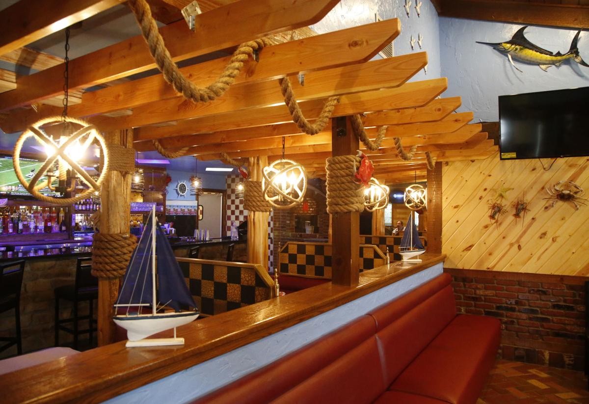 Review: Blue Coast Juicy Seafood lives up to its unusual name | Dining