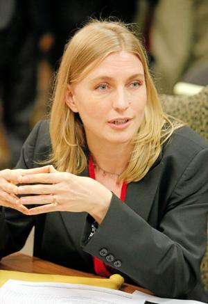 Oklahoma mental health commissioner says tossed glass of water during family crisis led to arrest in Florida