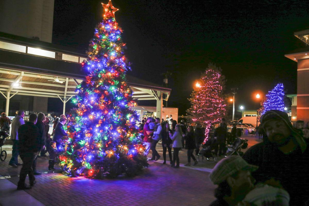 2022 Muskogee Christmas Parade Spotlight: Travis Tritt, First Friday Art Crawl And Mother Road Market  Events Highlight Activities This Week | Entertainment | Tulsaworld.com