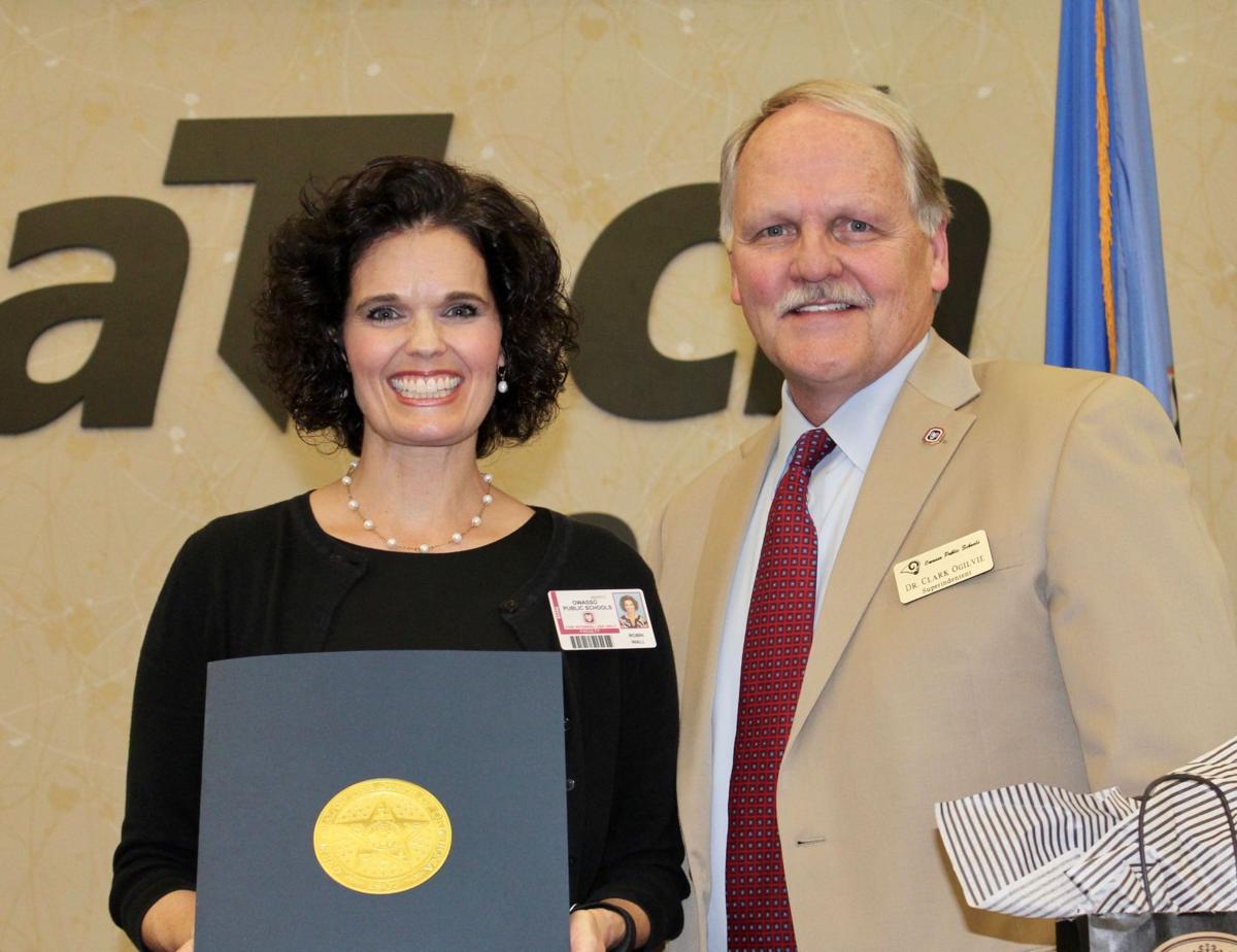 Barnes Elementary S Robin Wall Named 2016 2017 Teacher Of The Year