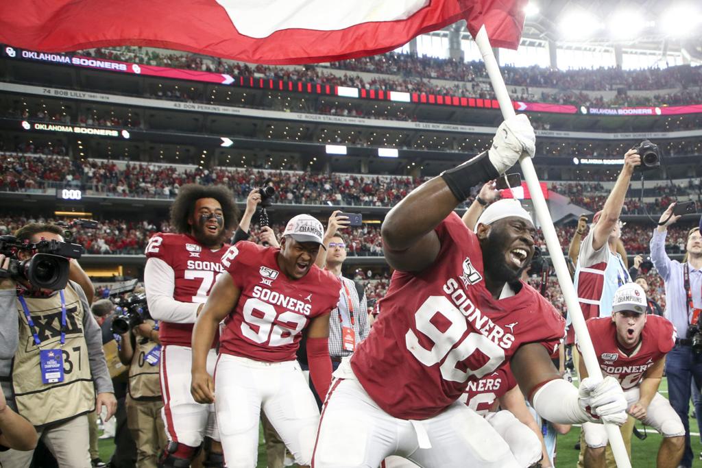 Guerin Emig Sooners Spill Blood Guts All Over Jerry World Win Big 12 Title For Their Effort Ou Sports Extra Tulsaworld Com