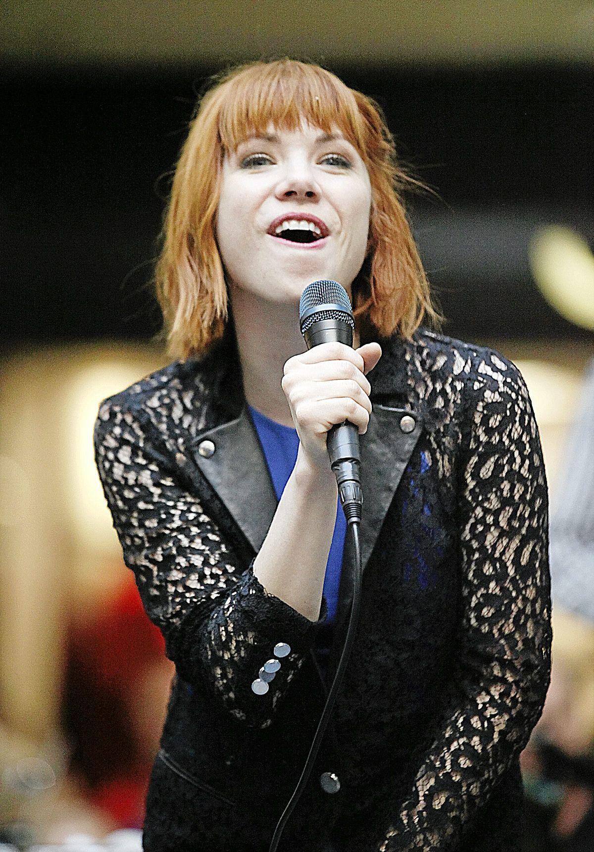 Hundreds Turn Out For Carly Rae Jepsen Appearance At Tulsa Promenade 7290