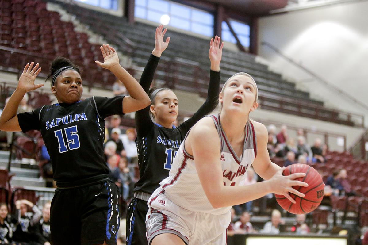Girls Basketball Adair Slight Favorite In Crowded 3a State