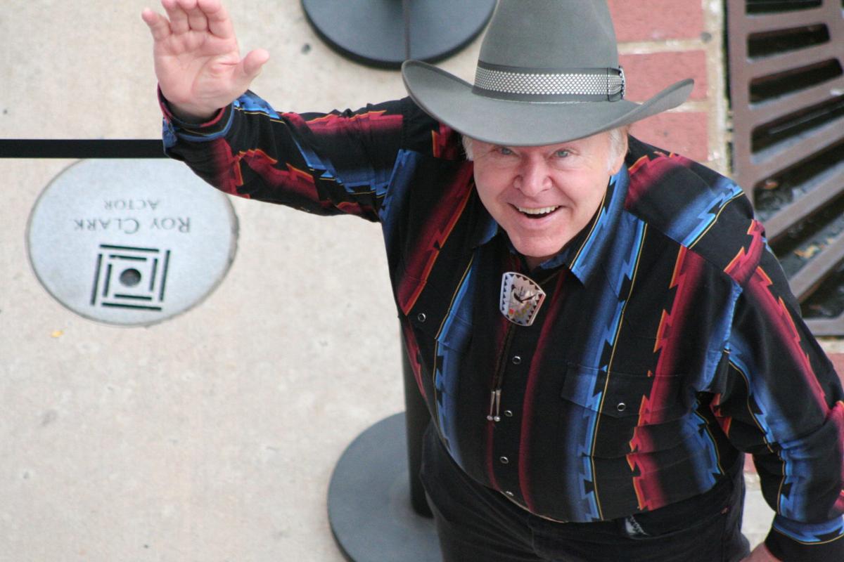 Country star Roy Clark dies at age 85 at Tulsa home, friends remember