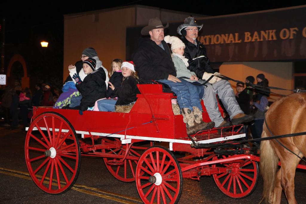 Coweta Ushers In The 2016 Christmas Season News Tulsaworld Com