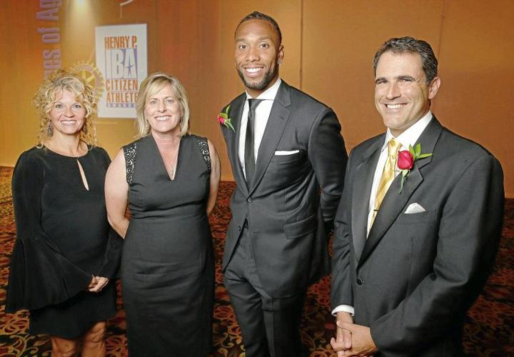 Larry Fitzgerald honors his mother during Breast Cancer Awareness