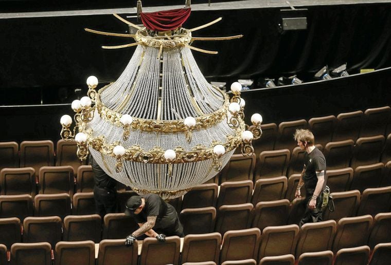 Opera New Touring Ion, Where Does The Chandelier Fall In Phantom