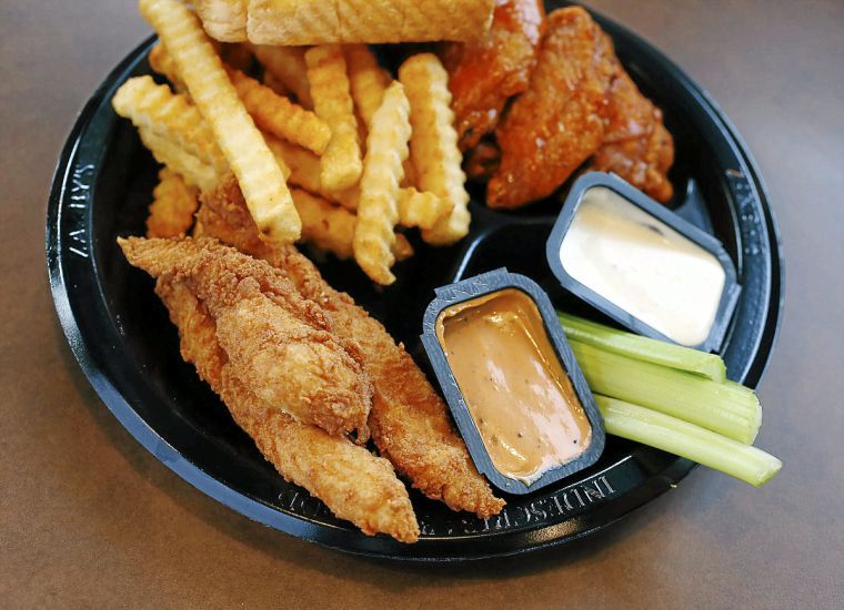 Review Zaxby's restaurant features chicken tenders, wings Dining