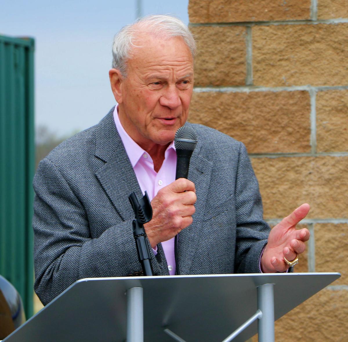 Barry Switzer visits Owasso as part of scoreboard ceremony | News