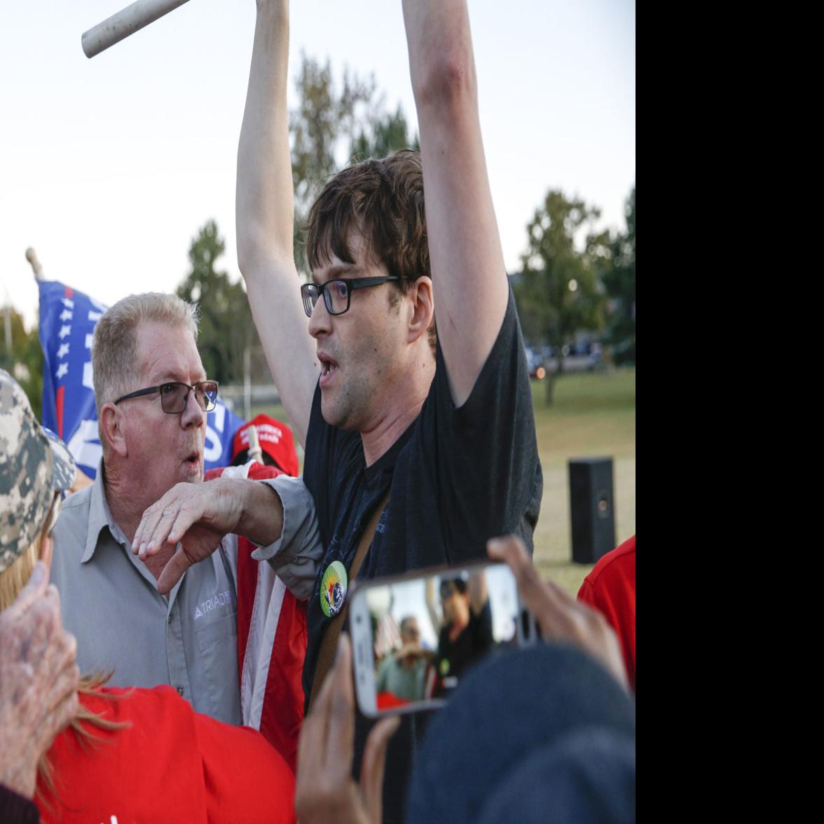 Tulsa Rally Against Trump Impeachment Escalates To Physical Confrontations With Antifa Counterprotesters Latest Headlines Tulsaworld Com