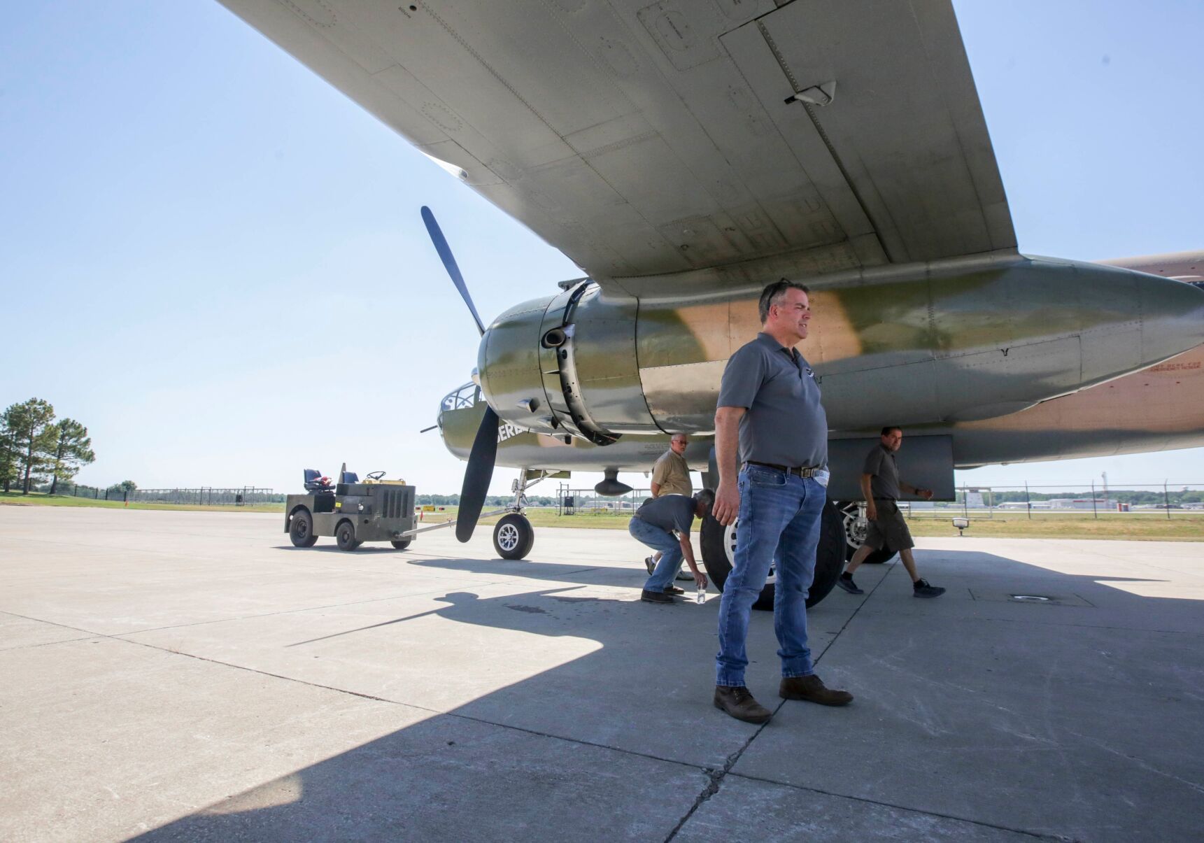 Vietnam veteran gets ride in plane his father was flight engineer on during  WWII