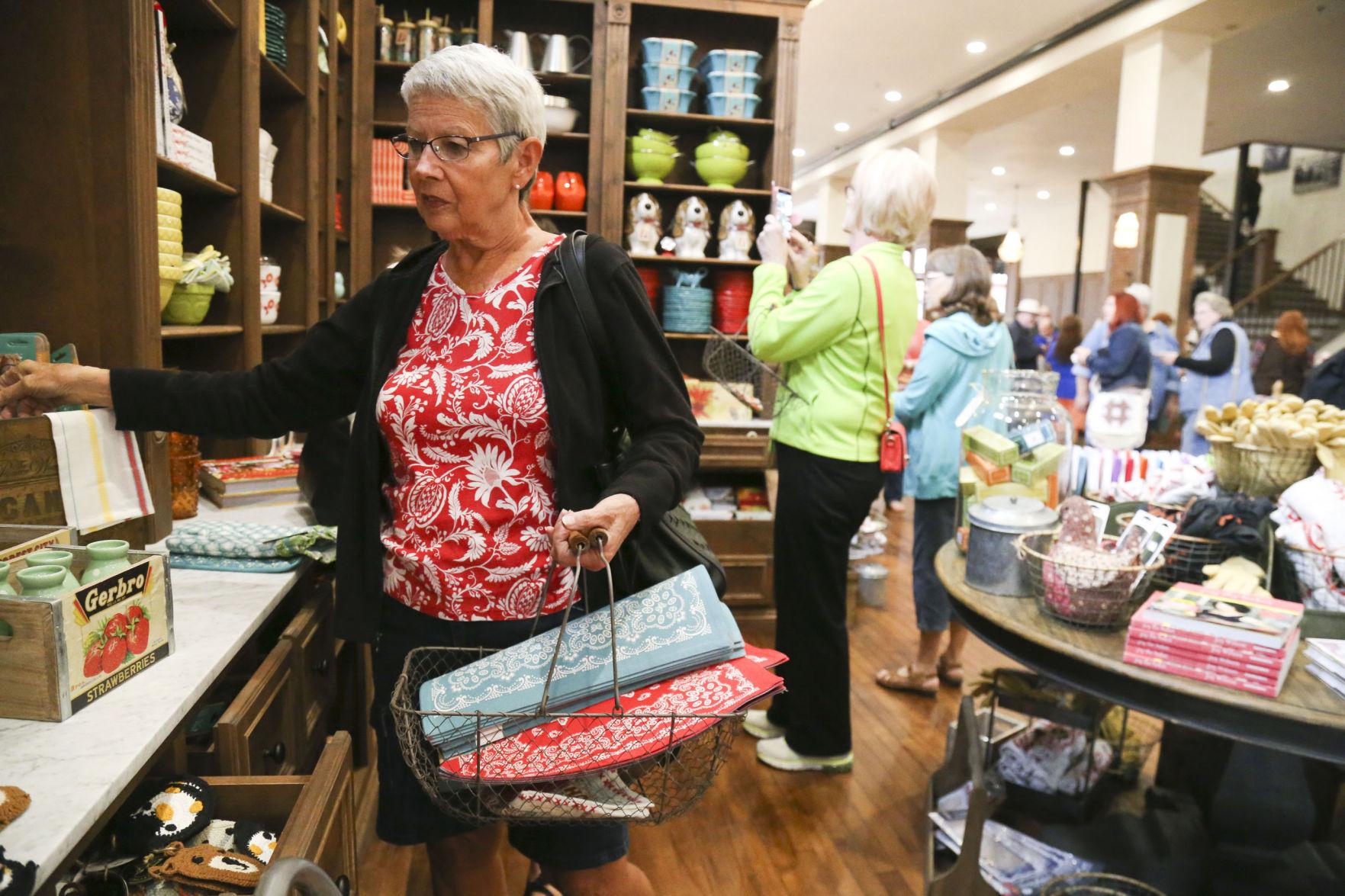 Happy birthday to The Pioneer Woman, Ree Drummond See the 2016 opening