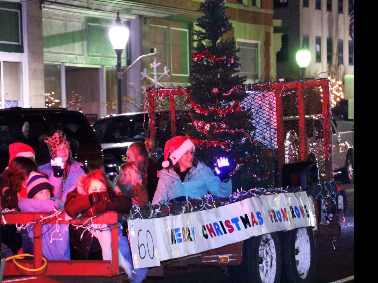 Cave City Christmas Parade 2022 Wagoner Chamber Presents 2021 Christmas Parade | News | Tulsaworld.com