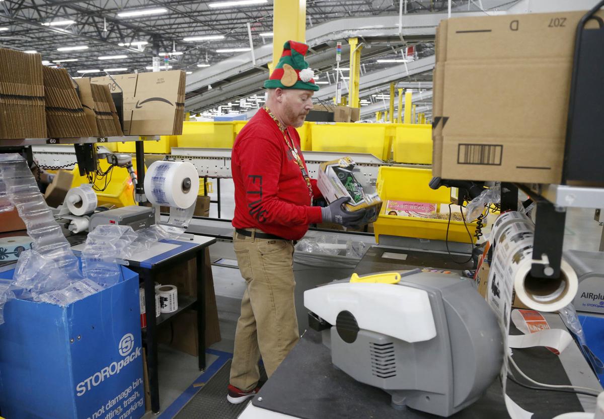 Inside A Amazon Fulfillment Center Like The One Being Built In Tulsa Next Year Jobs Tulsaworld Com
