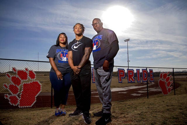 High schools: How John Marshall's Devonte Lee found inspiration from his  family