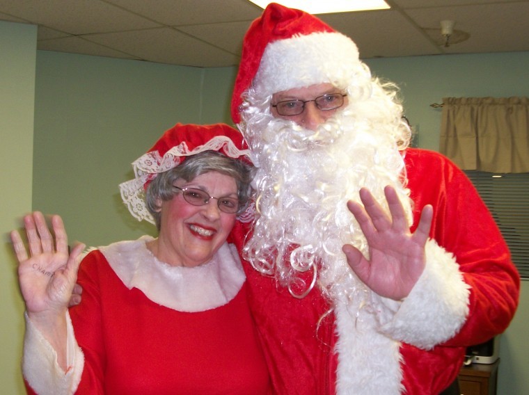Santa, Mrs. Claus visit Mannford nursing home