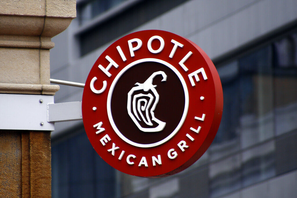 Chipotle opens new Broken Arrow restaurant with 'Chipotlane'