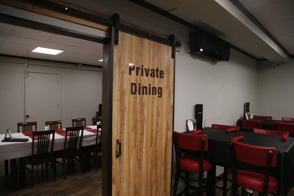 Review Doe's Eat Place brings its huge steaks, signature tamales to