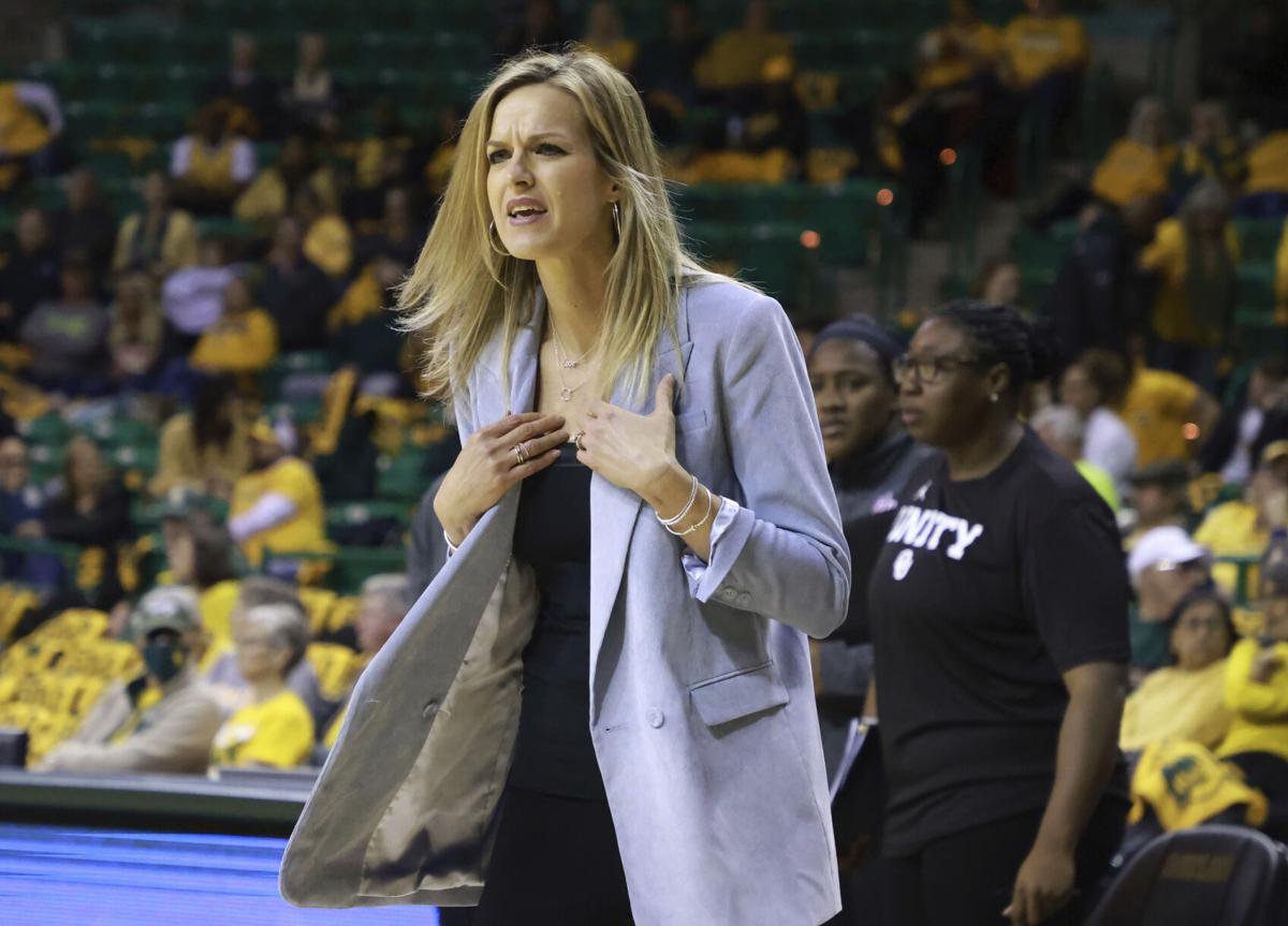 Arriba 86+ imagen ou women’s basketball coach